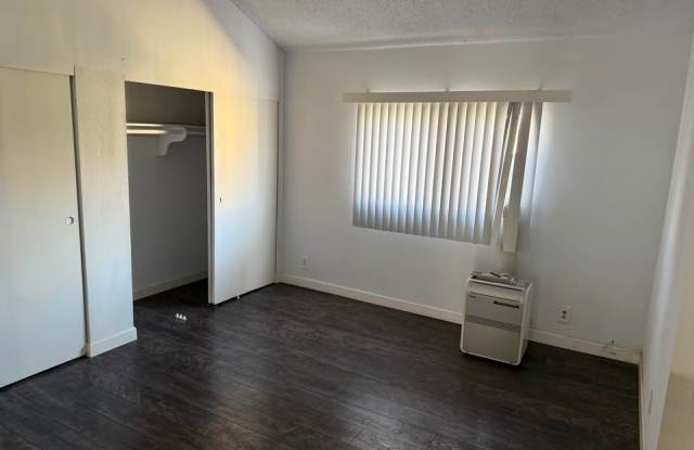 14839 Sherman Way Gallery 4