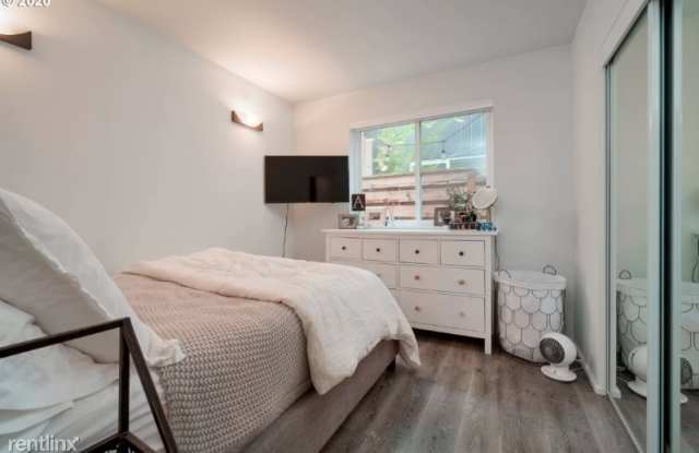 3925 NE Mallory Ave Unit C Gallery 4