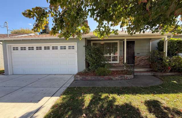 Charming 3 bedroom, 2 bath Single Level Home in San Lorenzo Village Gallery 1