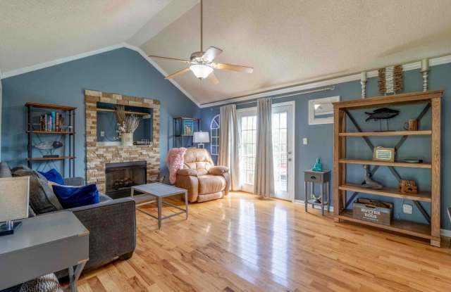 3 bedroom Dog Friendly Home For Rent with Swimming Pool! photos photos