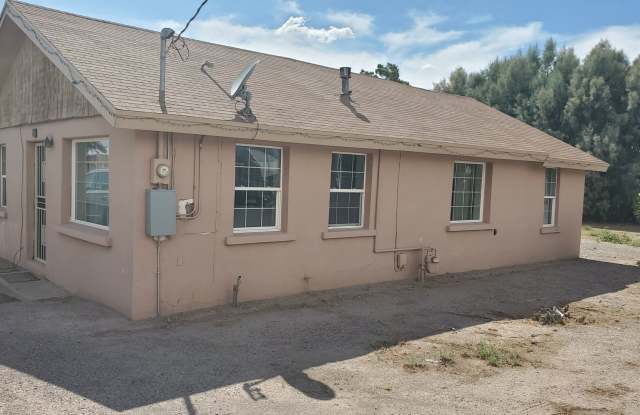 2 bedroom, 1 bath Home! Gallery 4