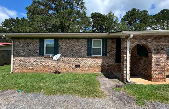 Duplex in Carrollton City School District! - 125 Carroll Circle, Carrollton, GA 30117