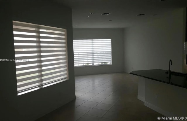 8771 Lakeview Dr - 8771 Lakeview Drive, Parkland, FL 33076