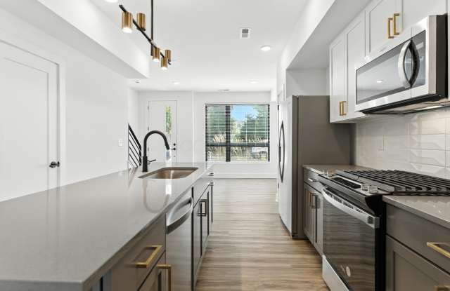1106 Oak Street photos photos