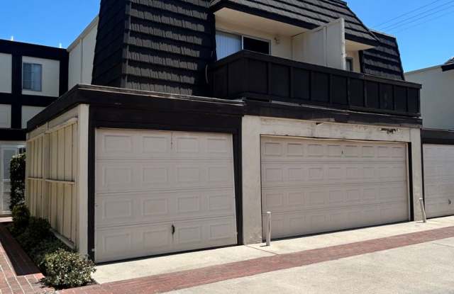 Spacious 2-bedroom with bonus room townhome in most desirable area in City of Arcadia. Award winning Arcadia School District. photos photos