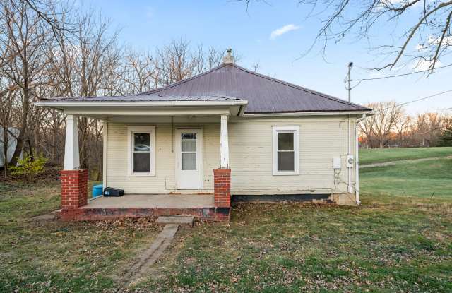 319 Waverly Ave - 319 Waverly Avenue, Ottumwa, IA 52501
