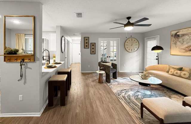 The 1800 at Barrett Lakes Apartments Gallery 4