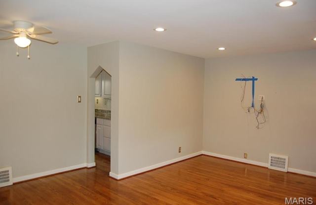 814 Dickson Street Gallery 2