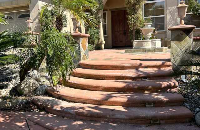 Spacious 5-Bedroom Home with Stunning Views Gallery 3