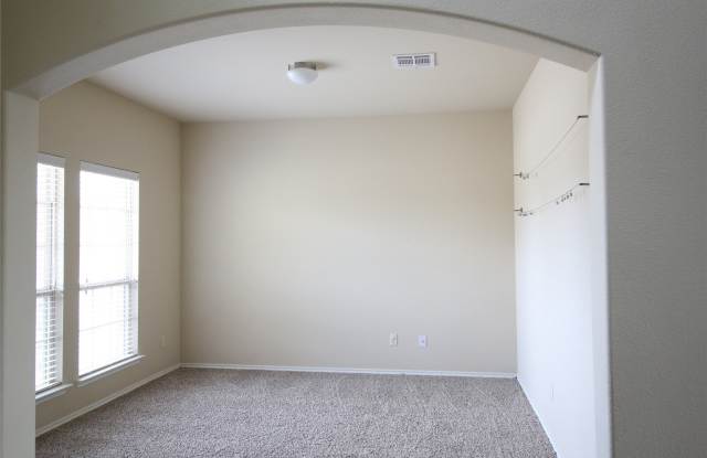 2101 Hickory Trail Gallery 3