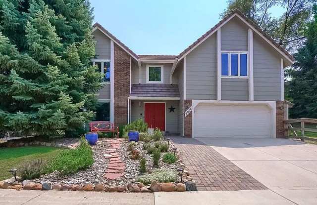 Amazing Lakewood 5 Bedroom 2.5 Bathroom House with HUGE Backyard photos photos