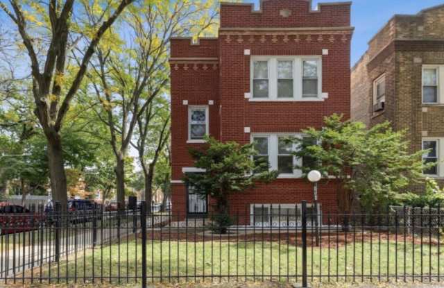 1841 North Luna Avenue Gallery 1