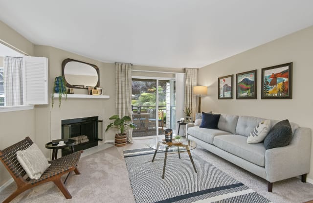 Bay Court at Harbour Pointe Gallery 4