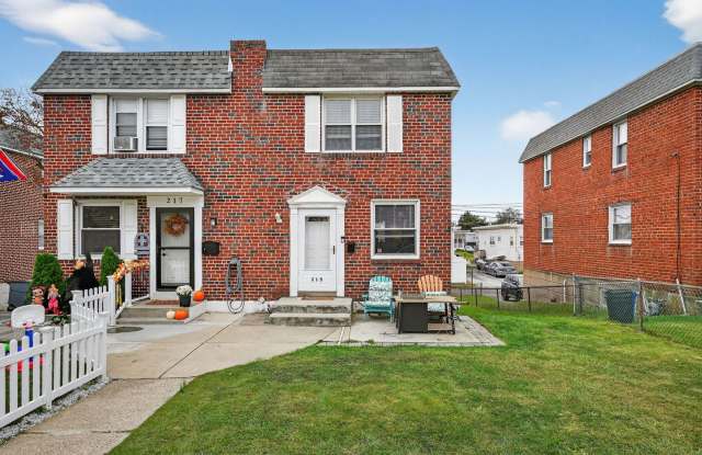 3 Bedroom, 1 Bath Smart Fully Furnished Townhome In Ridley Park! - 215 Lynn Road, Delaware County, PA 19078