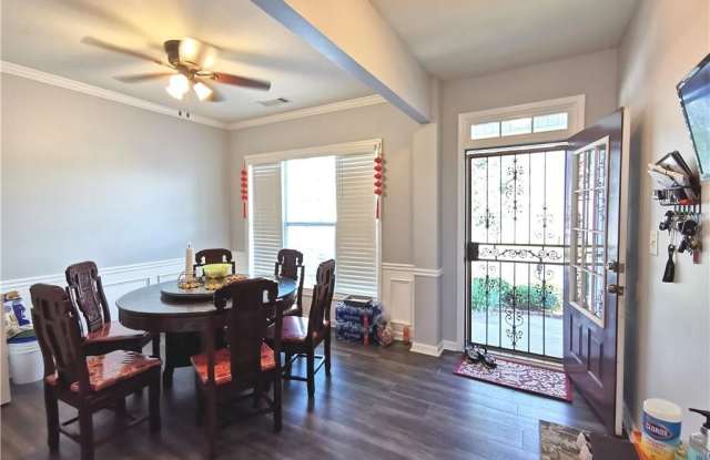 1913 Executive Drive Gallery 3