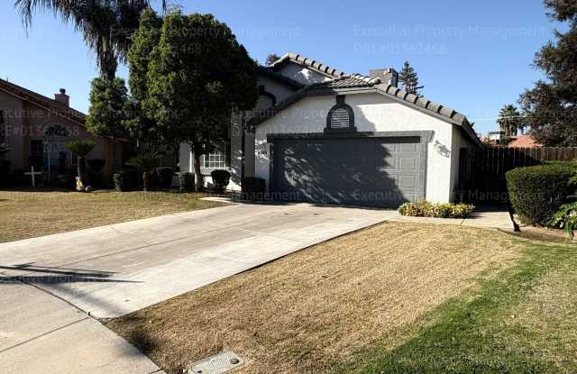 3 bedrooms and 2 bath, With big yard, and A/C units Gallery 4