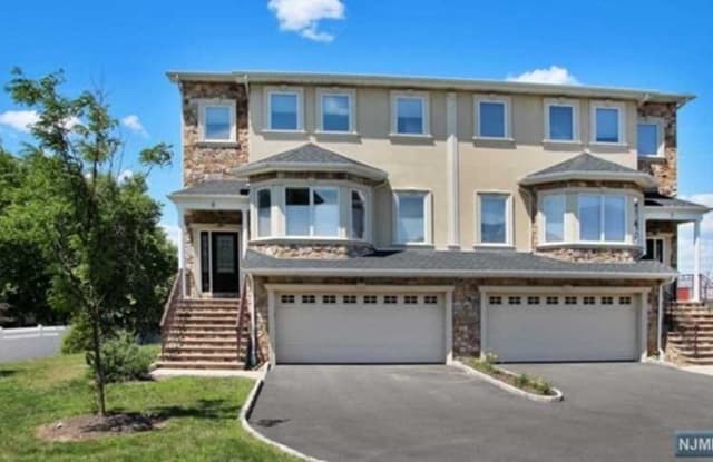 8 Jacobs Landing Way - 8 Jacob's Landing Way, Secaucus, NJ 07094