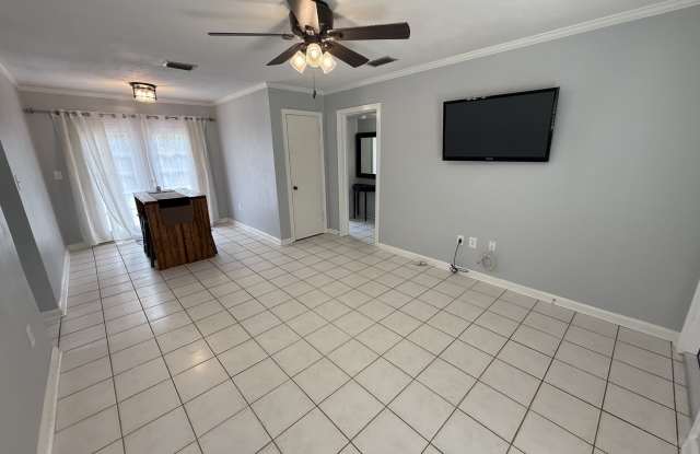 313 Northwest 34th Drive Gallery 2