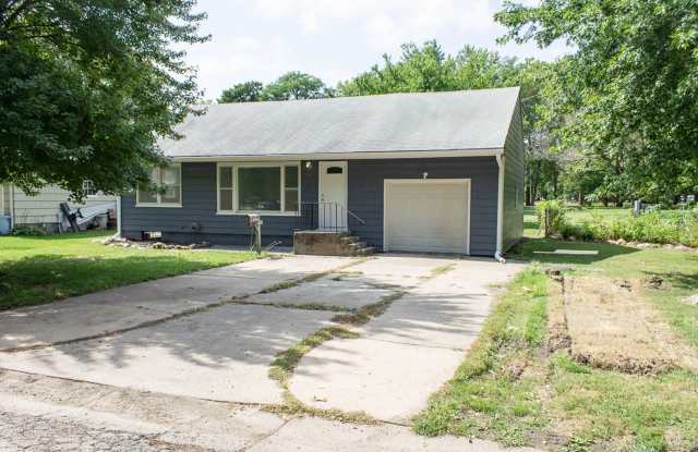 Italian Estates Property Management - 509 Locust Street, Wamego, KS 66547