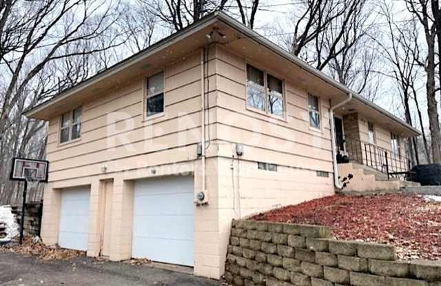 Available now - Wonderful 3bedroom/2.5 bath home in Plymouth! Gallery 3