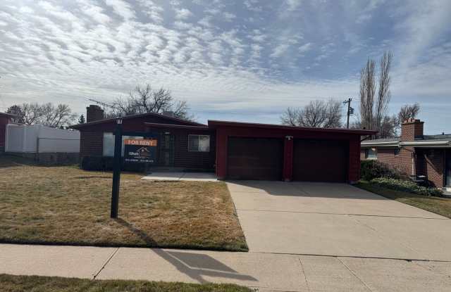 3 bedroom 1 1/2 Bath Home Fenced yard 2 Car Garage-Dog Friendly! photos photos