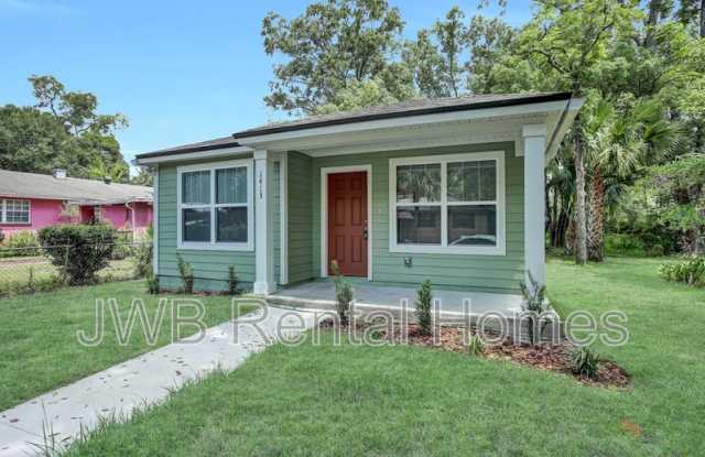 1413 25th St W photos photos