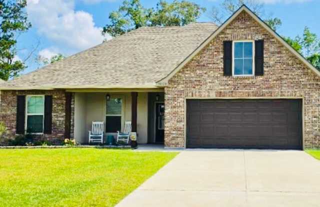 Spacious 4-bedroom, 2-bathroom home located in Denham Springs photos photos