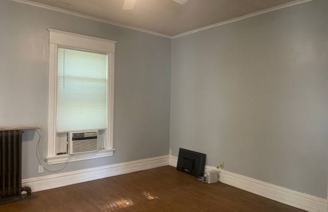 Nice 4 BR/2 BA northwest side home! - 118 North MacArthur Boulevard, Springfield, IL 62702