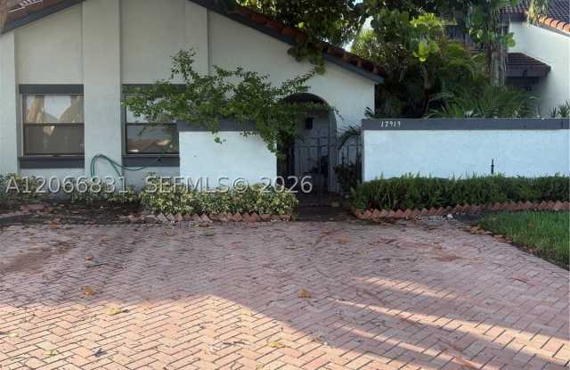 17919 NW 66th Ct Gallery 2