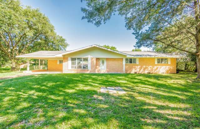 Large 4Bed/2Bath House on Beautiful Lot photos photos