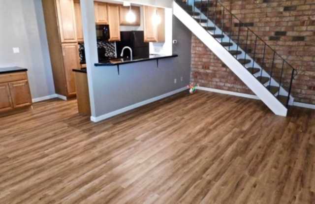LUXURY AUBURN GREENS TOWNHOUSE UNIT w/GARAGE photos photos