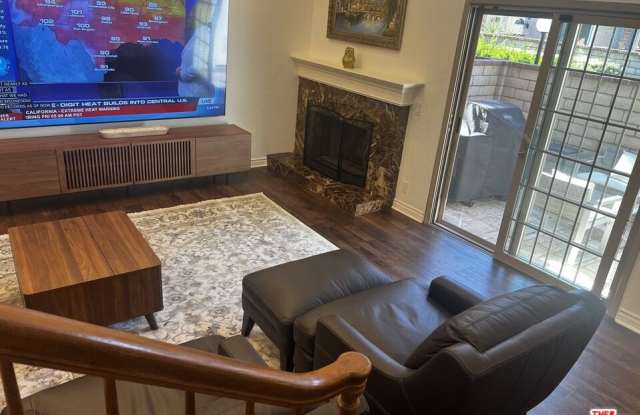 7825 Seaglen Dr Gallery 3