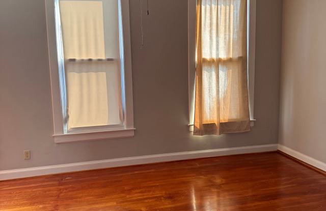622 Baxter Avenue Gallery 1