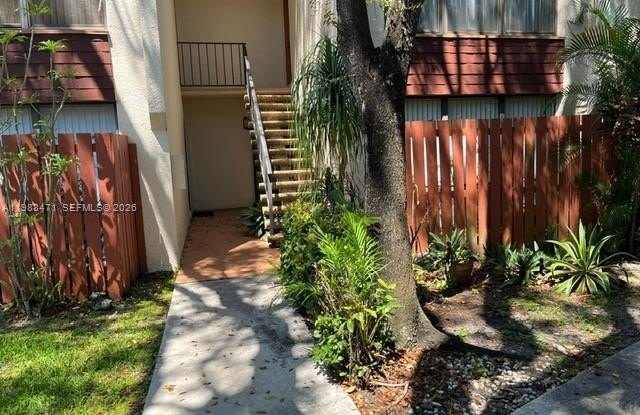 301 N Pine Island Rd photos photos