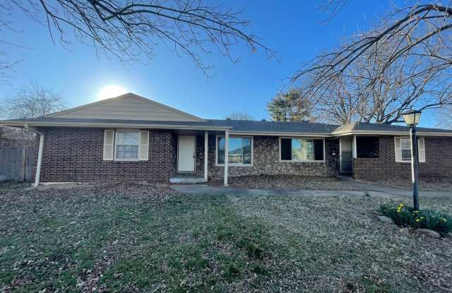 2 Bedroom Duplex in Southern Hills - Great Location! photos photos