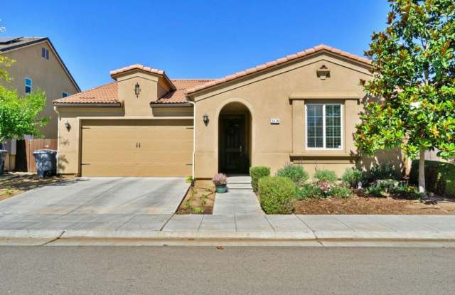 Immaculate 4/2 Wilson Home near Clovis East High School photos photos