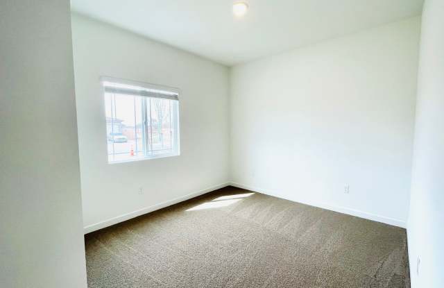Newer 4 Bedroom Home, 3 car garage in Fallon Gallery 4