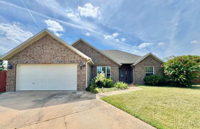 3 bedroom 2 bath home in Centerton, 2 car garage fenced yard photos photos
