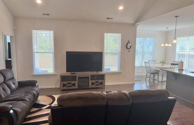 270 Oak Park Boulevard Gallery 2