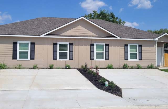 Stylish Modern Duplex in Seguin! - 419 Hudson Street, Seguin, TX 78155