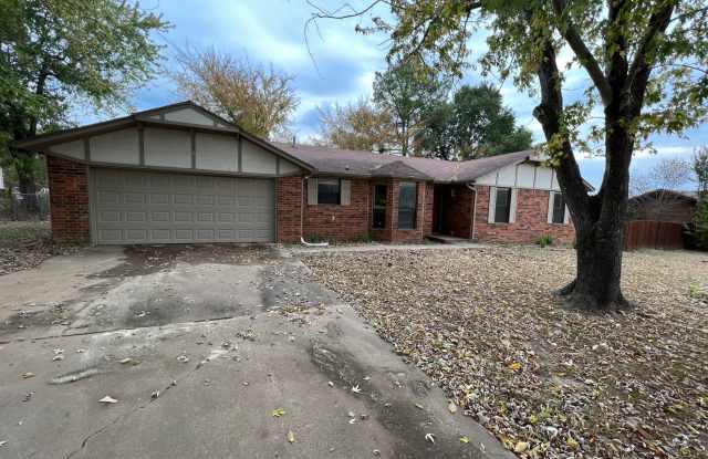 3 Bed 2 Bath House with 2 Car Garage. photos photos