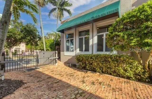 200 COCOANUT Avenue Gallery 2