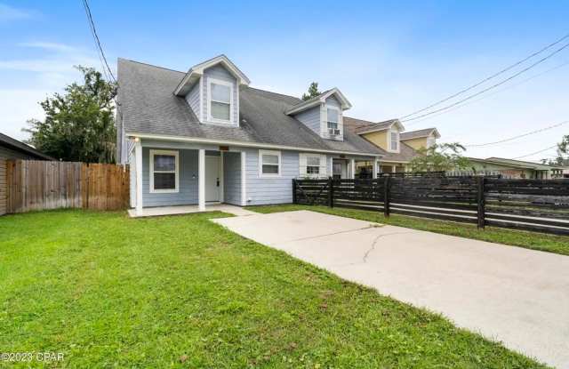 3 Bedroom / 2 Bath Townhome - 1312 Minnesota Avenue, Lynn Haven, FL 32444