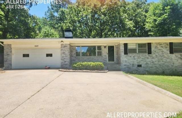 Move in special $500.00 off 1st month's rent for this 4 Bedroom Single Family Home Close to University of Arkansas! photos photos