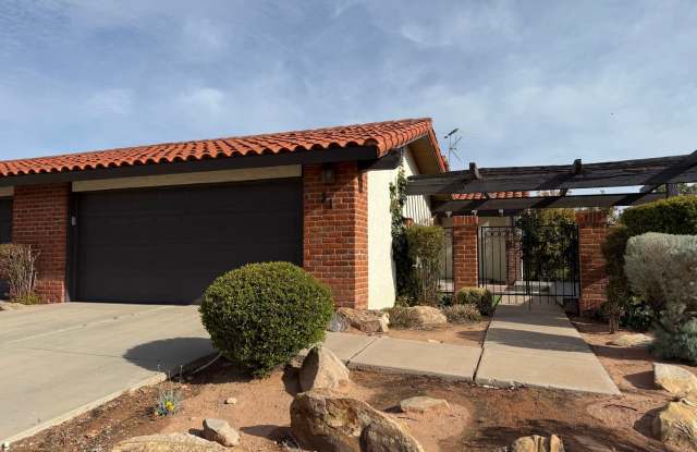 Upgraded townhome by Southgate Golf Course - Small dogs allowed - 300 West 2025 South, St. George, UT 84770