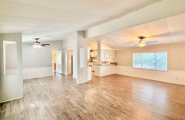 Awesome Updated Single Story in The Darling "Farm" Community of Wildomar, Close to Everything, but Peace & Quiet all around! Gallery 4
