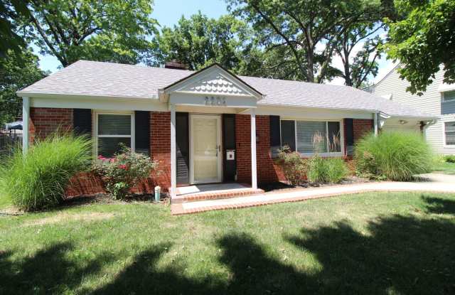2 Bedroom 1 Bath Home In Prairie Village Gallery 3