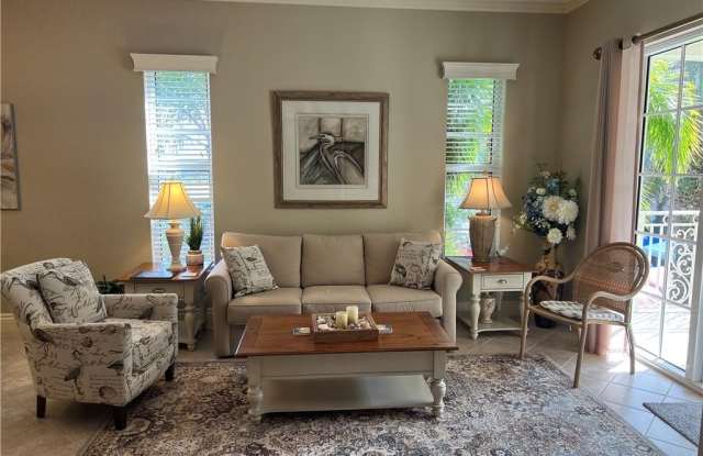 5068 Annunciation Cir Gallery 2