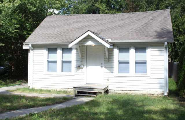 Italian Estates Property Management - 724 Fremont Street, Manhattan, KS 66502 Italian Estates Property Management - 724 Fremont Street, Manhattan, KS 66502