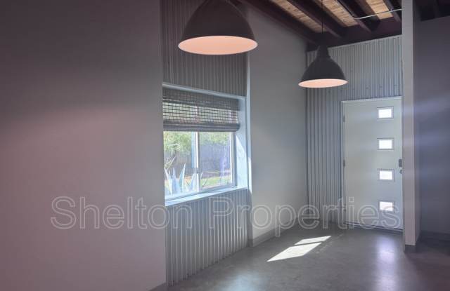 2121 W Hayward Ave Unit 4 Gallery 3